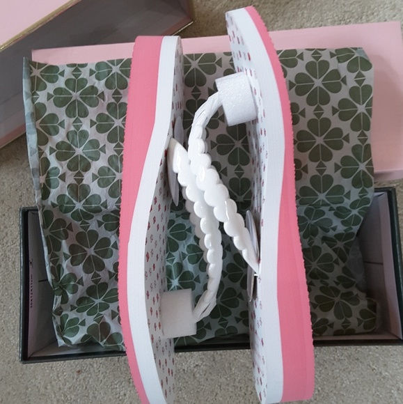 kate spade Malta Wedge Flip Flop White Sandals Red & Pink Lips Print Size 8 NWT - Picture 4 of 8